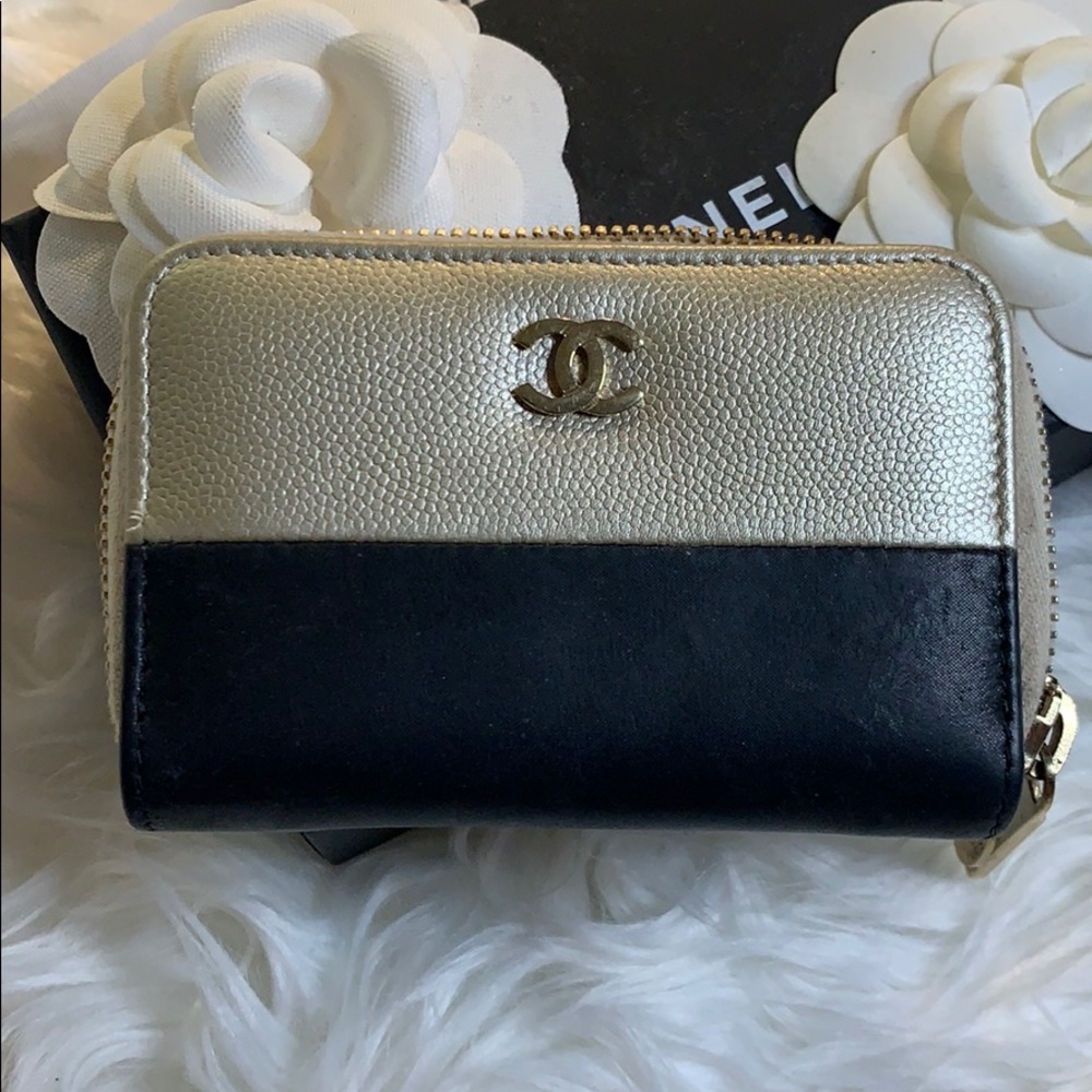 Authentic Chanel Pebble Gold / Black Cardholder